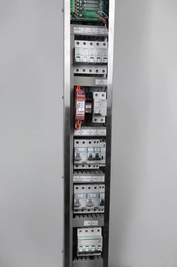 Altutide 1000 Slim 120x1950 Kapı Yanı